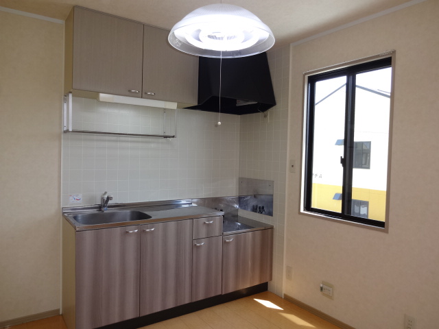 Kitchen. Kitchen next to the window ◎