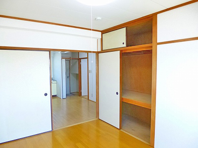 Living and room. South Western-style