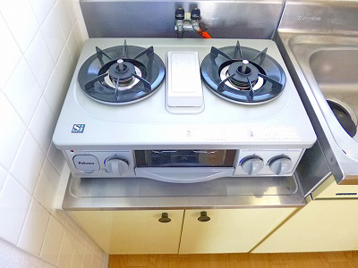 Kitchen. 2-neck with gas stove