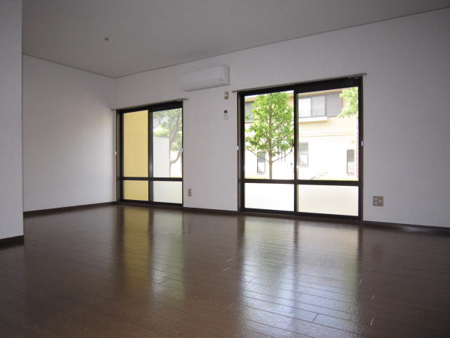 Living and room. Living (air-conditioned)