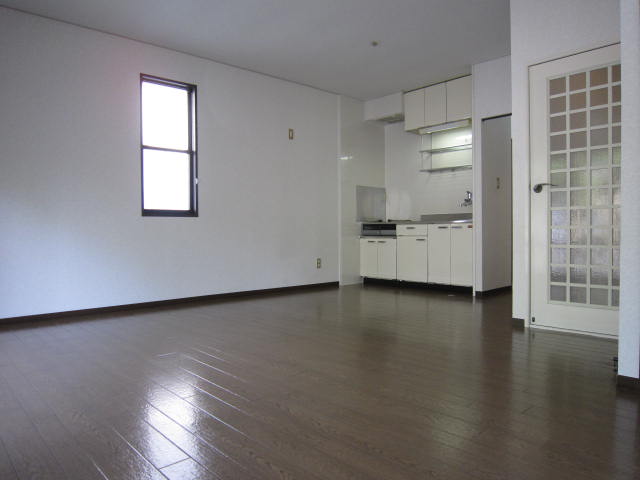 Living and room. Because of 13.5 quires breadth is freely the arrangement of the furniture, etc..