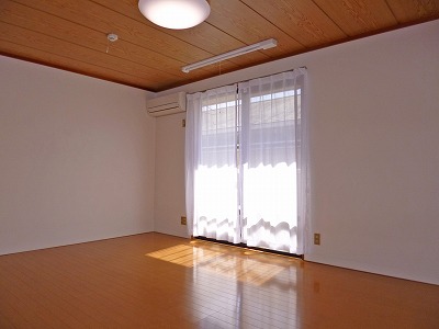 Living and room. Room 8 pledge