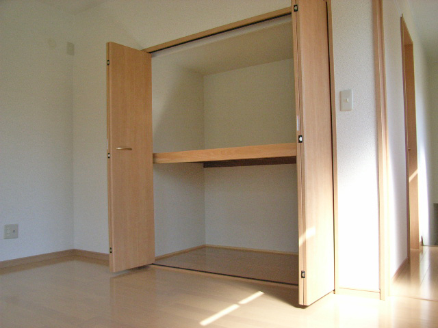 Receipt. The second floor is the south side Western-style storage.