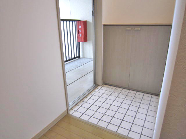 Entrance. Entrance, It is a shoebox.