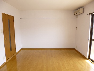 Living and room. Room 10.5 Pledge