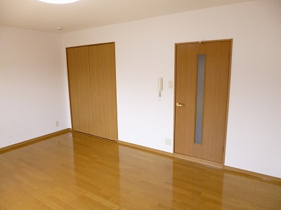 Living and room. Room 10.5 Pledge