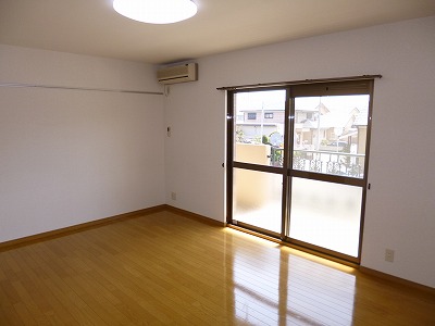 Living and room. Room 10.5 Pledge