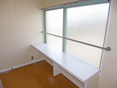 Other Equipment. Window side shelf