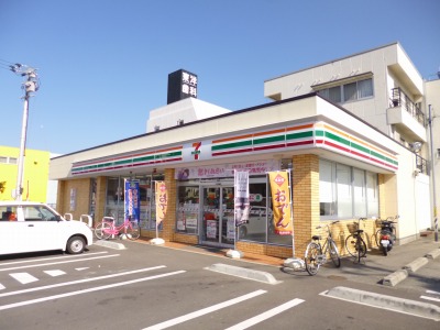 Convenience store. 366m to Seven-Eleven (convenience store)