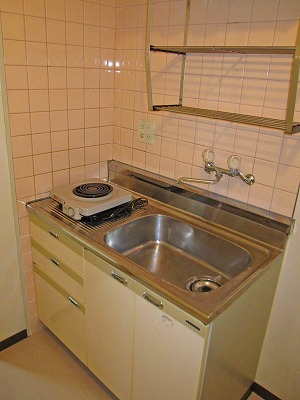 Kitchen. With electric stove