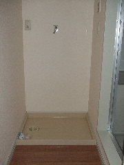 Other Equipment. Washing machine is in the bathroom next to. Immediately wash start!