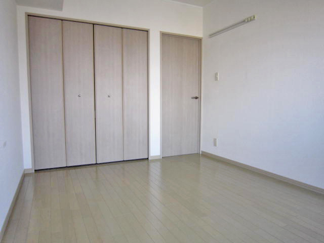 Other room space. 6 Pledge Western-style.