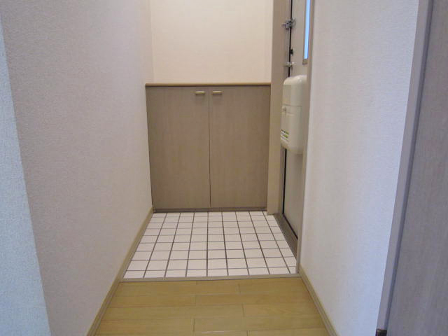 Entrance. Entrance, It is a shoebox.