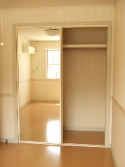 Receipt. Storage is also a large mirrored.