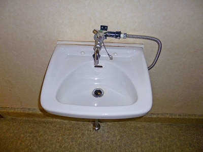 Washroom. Wash basin