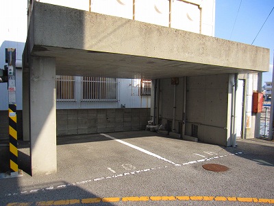 Parking lot. Roof there