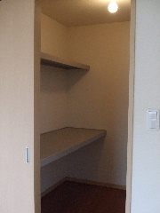 Receipt. 2 tatami mats or more of a walk-in closet survive to organize.