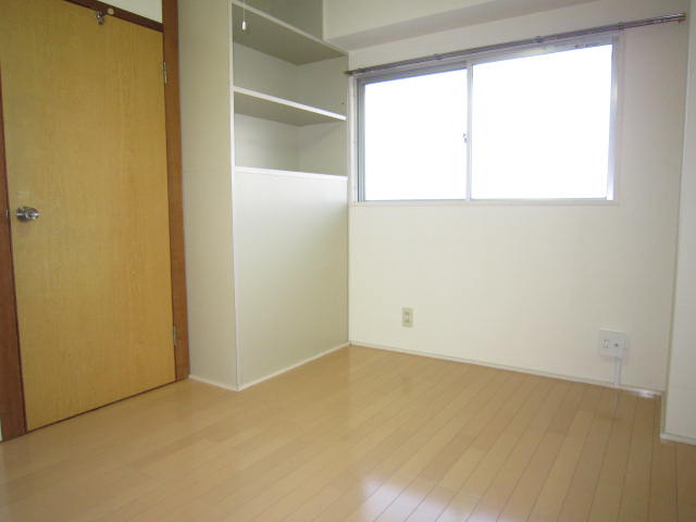 Living and room. North of the Western-style.