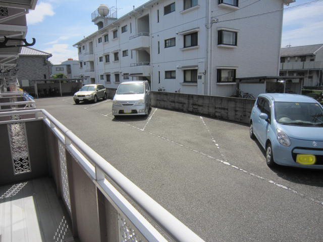 Parking lot. Second unit of the car You can park in the apartment neighborhood.