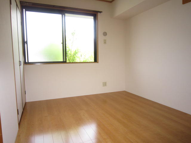 Other room space. 6 Pledge of Western-style.