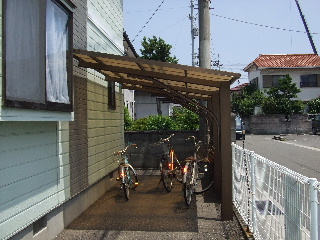 Other common areas. State of the bicycle parking lot.