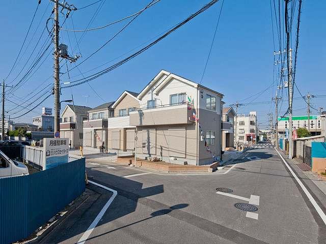 Local appearance photo. Local (12 May 2013) Shooting