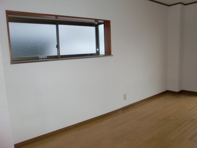 Other room space. bay window