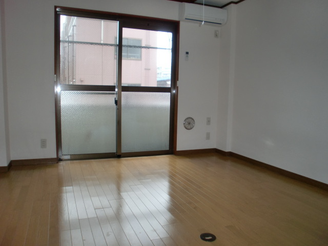 Living and room. Western-style 11 Pledge