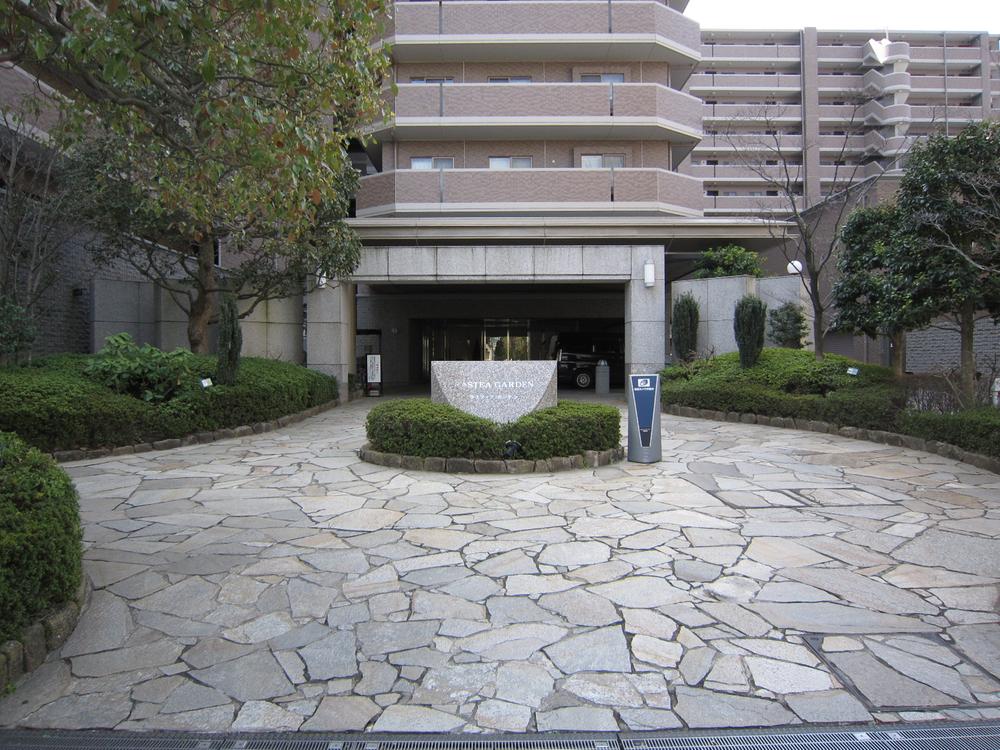 Entrance. Common areas