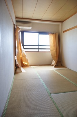 Living and room. 6.3 Pledge Japanese-style room ※ Remove at the time of the curtain installation tenants because of tatami sunscreen