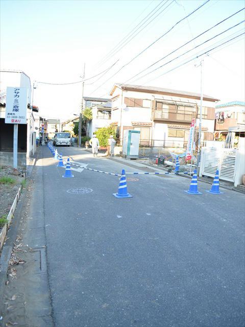 Local photos, including front road. You in contact with the 6m road