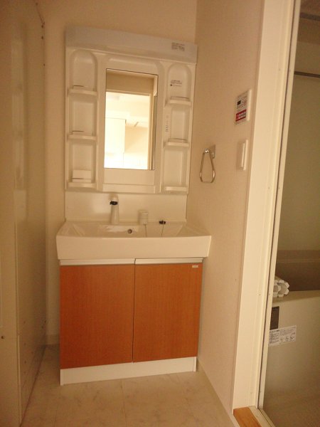 Washroom. Independent wash basin