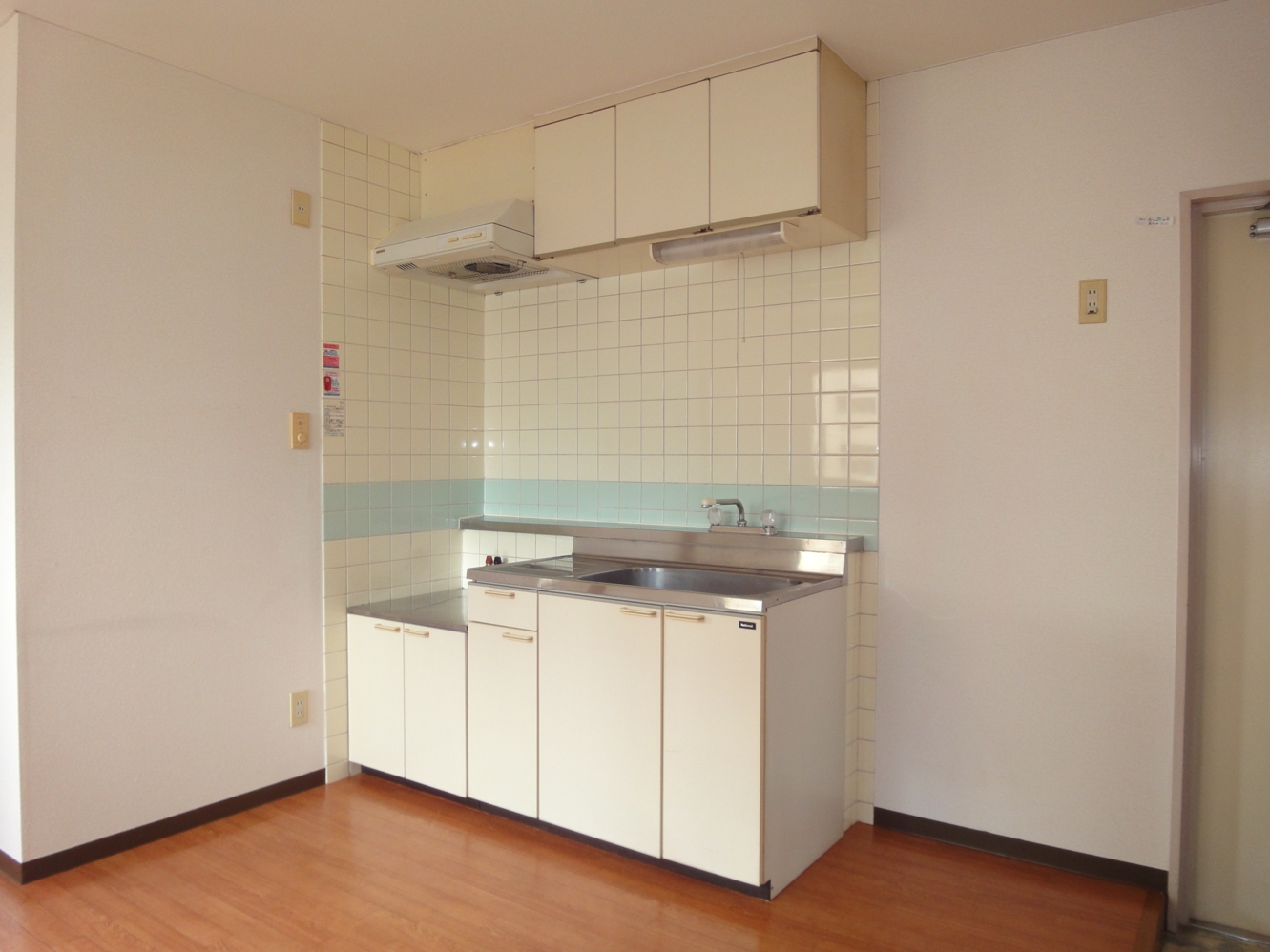 Kitchen. Tiled kitchen ・ You can put two-burner gas stove.