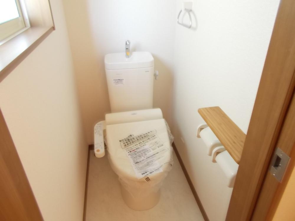 Toilet. Of course with Washlet (same specifications)