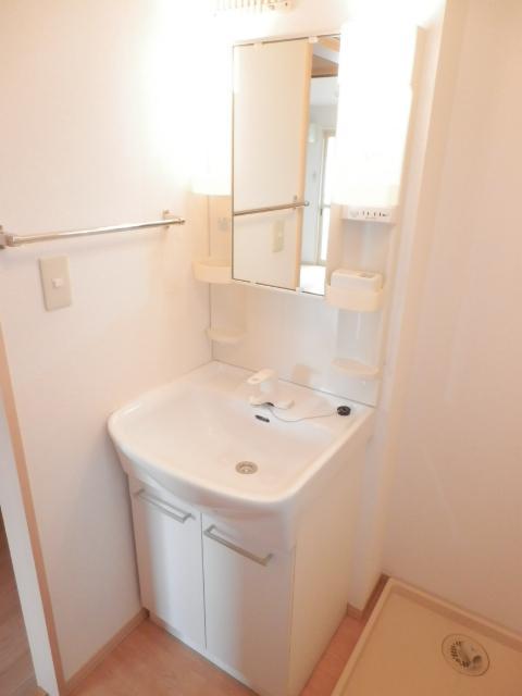 Washroom. Independent wash basin