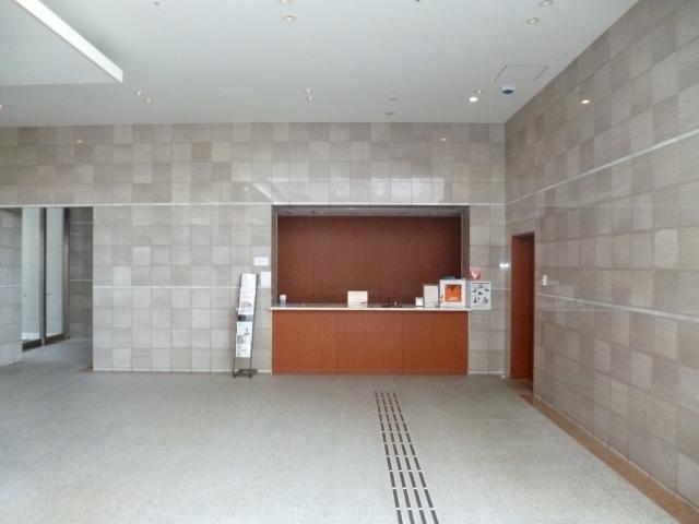 Other common areas. Front service there