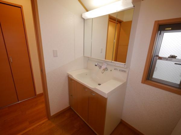 Wash basin, toilet. A Building Bathroom vanity