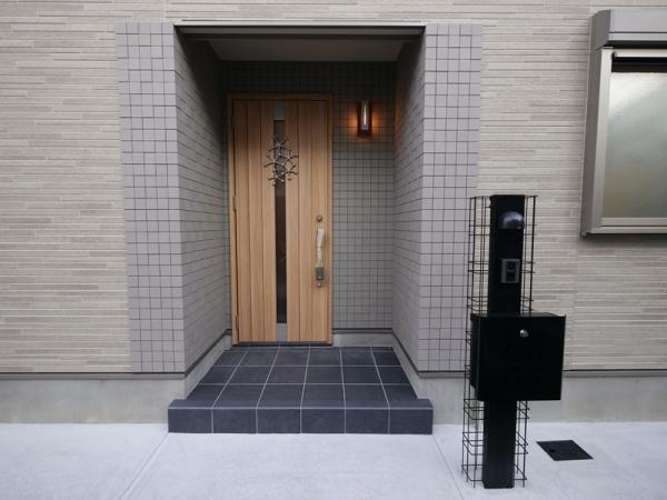 Entrance. A Building Entrance