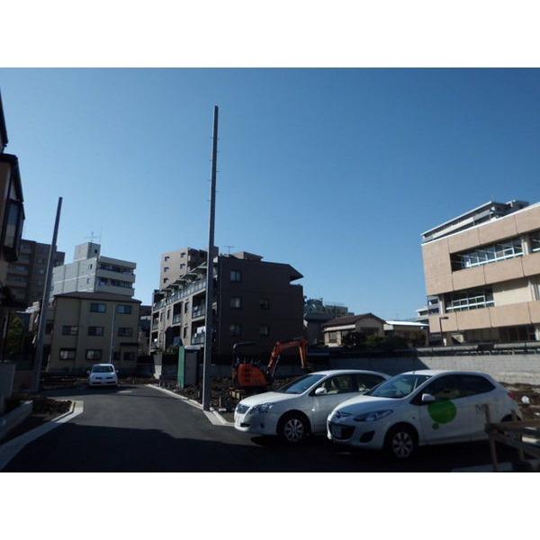 Local photos, including front road. Frontal road