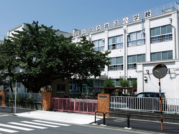 Surrounding environment. Saranuma elementary school (a 9-minute walk ・ About 670m)