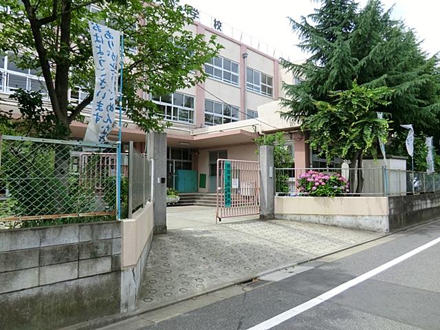 Primary school. Fuchie 180m until the first elementary school