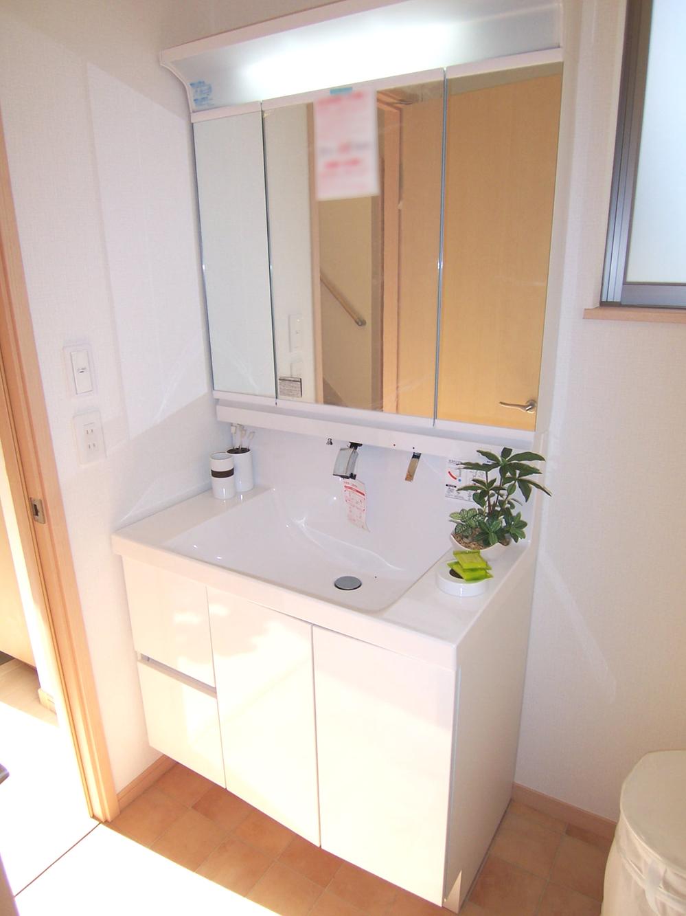 Wash basin, toilet. Indoor (September 2013) Shooting