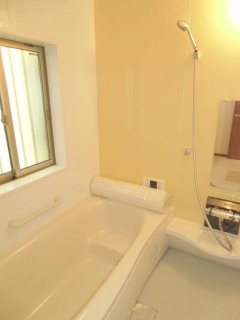 Other Equipment. 3 Building system bus accent panel of is the "parallel yellow".