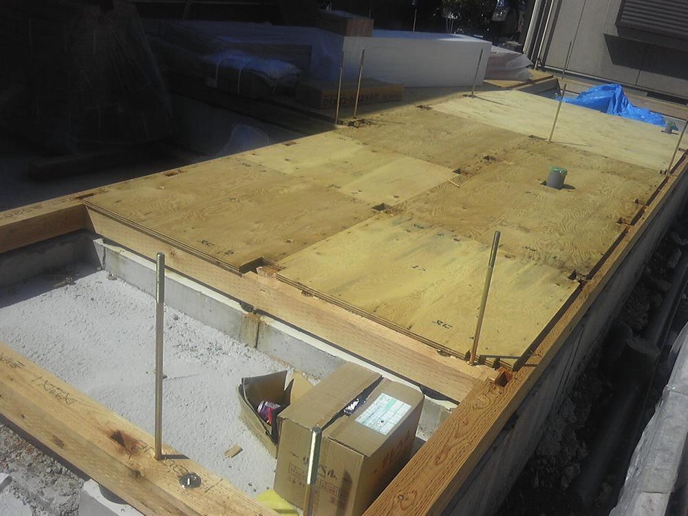 Local appearance photo. Concrete mat foundation + Tsuyoshiyuka method of construction site (September 2013) Shooting