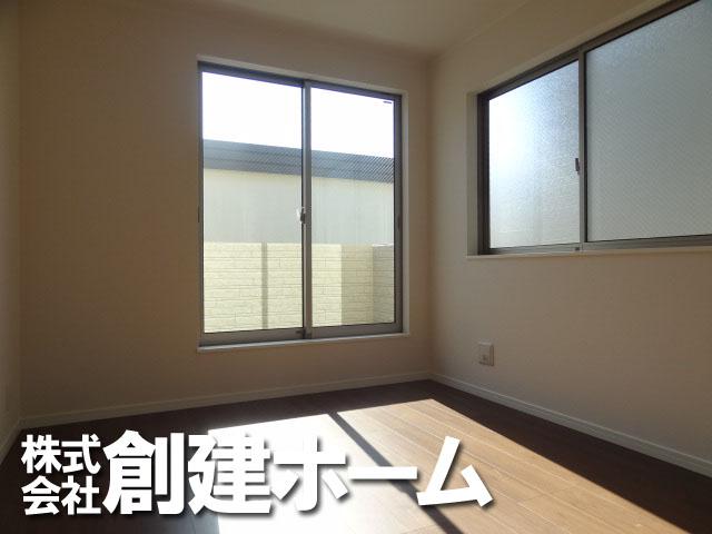 Non-living room. Bright floor plan of Zenshitsuminami direction