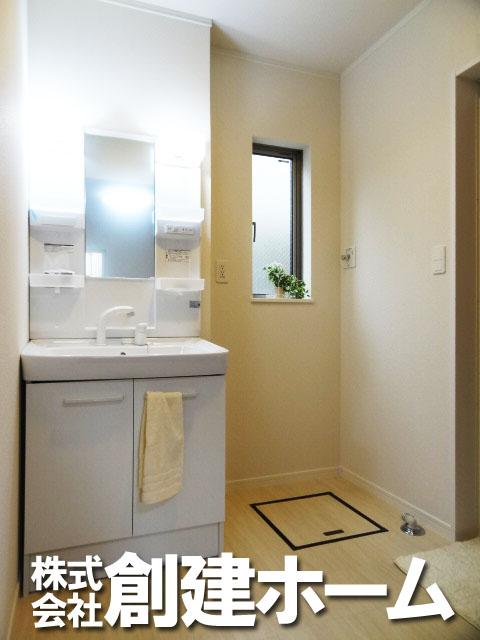 Wash basin, toilet. Bright washbasin