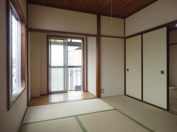 Other room space. Two-sided lighting