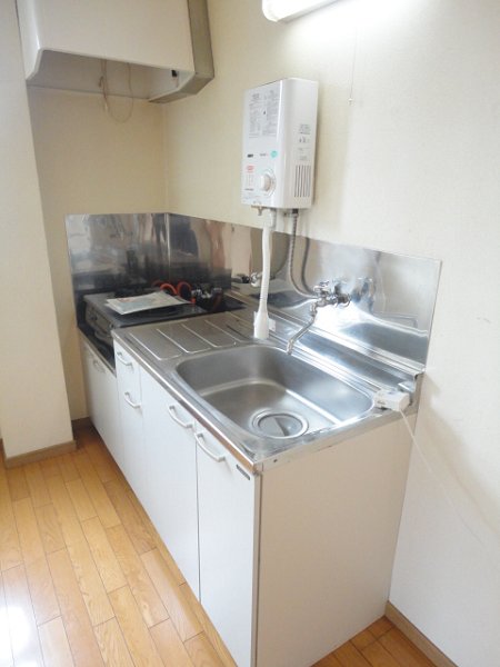 Kitchen. 2-neck with gas stove