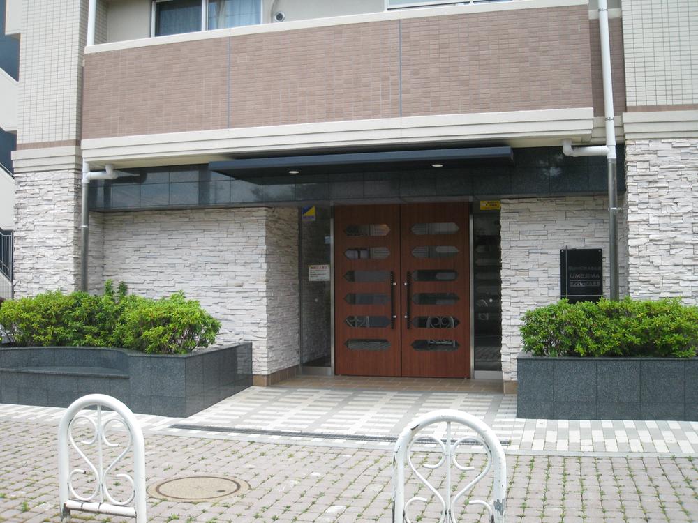 Entrance. Common areas