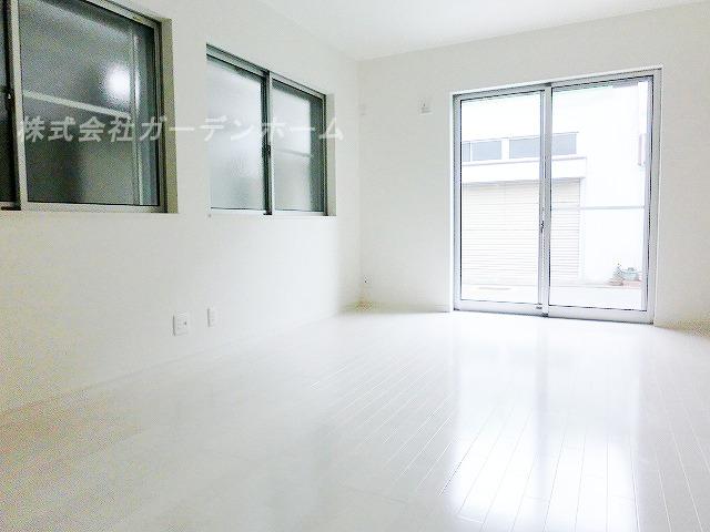 Non-living room. ■ Drenched light of the sun and Sansan, Bright Western-style ■